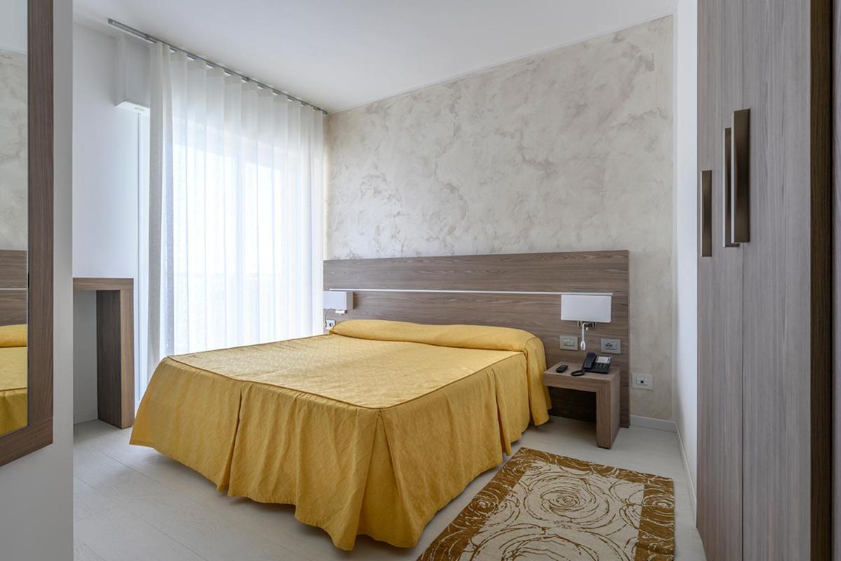 Hotel Capri 3 Stelle Superior リド・ディ・イエゾロ エクステリア 写真
